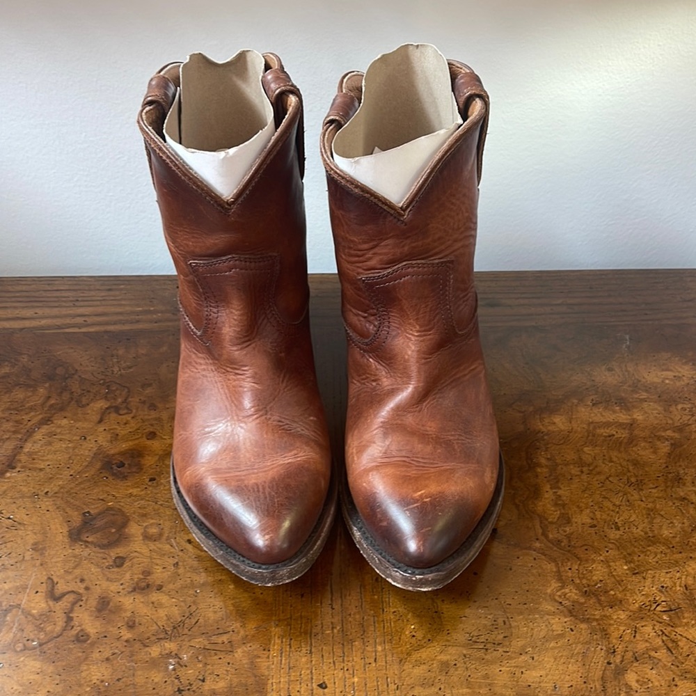 Frye women’s billy short boot, Cognac Washed Oiled Vintage , 7.5
